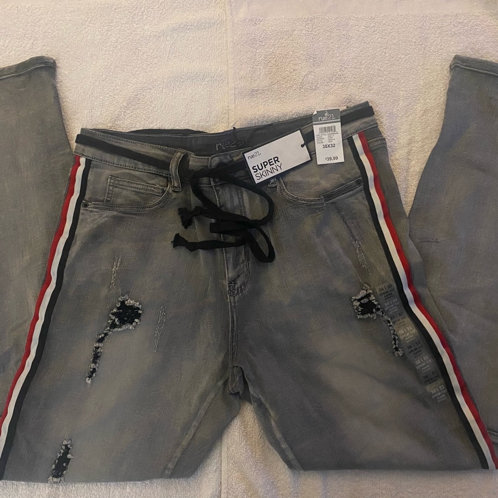 Brand new men jeans with tag still on them as shown in picture. Size 38/32